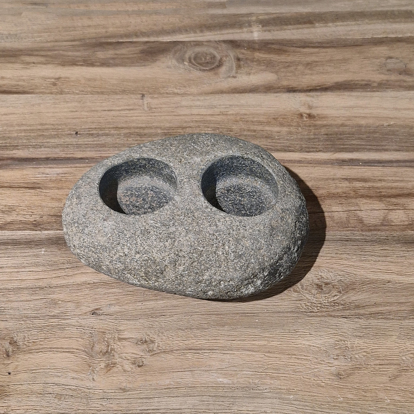 Zwei Teelichthalter aus Deko Steine für Badgestaltung, ca. 14x12x6 cm, dekorative Steine für stimmungsvolle Beleuchtung.