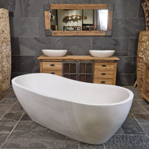 Freistehende Badewanne aus Terrazzo in gebrochenem Weiß, Badgestaltung von THALASA, 180x80x58 cm