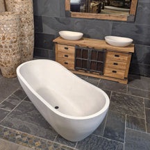 Freistehende Badewanne aus Terrazzo in gebrochenem Weiß, Badgestaltung von THALASA, 180x80x58 cm