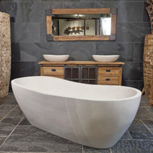 Freistehende Badewanne aus Terrazzo in gebrochenem Weiß, 180x80x58cm, THALASA Badgestaltung für modernes Badezimmer