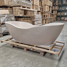 Freistehende Badewanne Thalassa Thalassa in Terrazzo-Creme, 200x90 cm, für stilvolle Badgestaltung, sichtbare Oberfläche und Design.