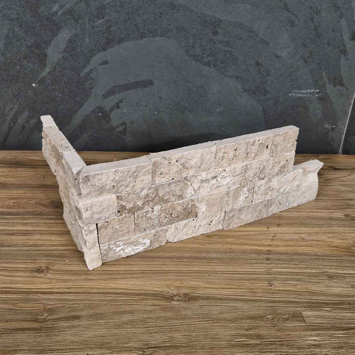 Naturstein Verblender aus Travertin-Mix, Eckstuck Muster, natürliche Oberflächen, für Wandverkleidungen, Musteroptik