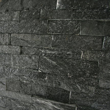 Schwarzer Quarzit Naturstein Verblender für Wandverkleidung, hochwertige Riemchen für stilvolle Raumgestaltung