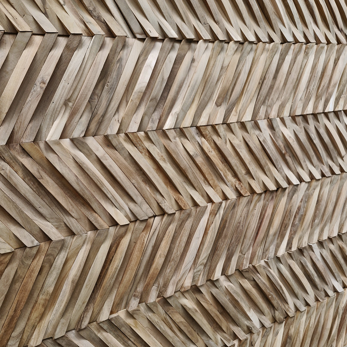 WAVE Holzverblender aus Teakholz, natürliche Holzoptik, langlebiges Verblender-Design für moderne Fassaden.