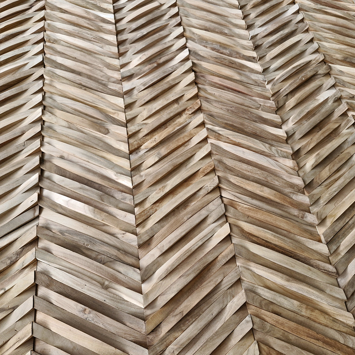 Holzverblender aus Teakholz von WAVE, detailreiche Oberfläche und natürliche Holzstruktur, perfekt für stilvolle Innendekoration.
