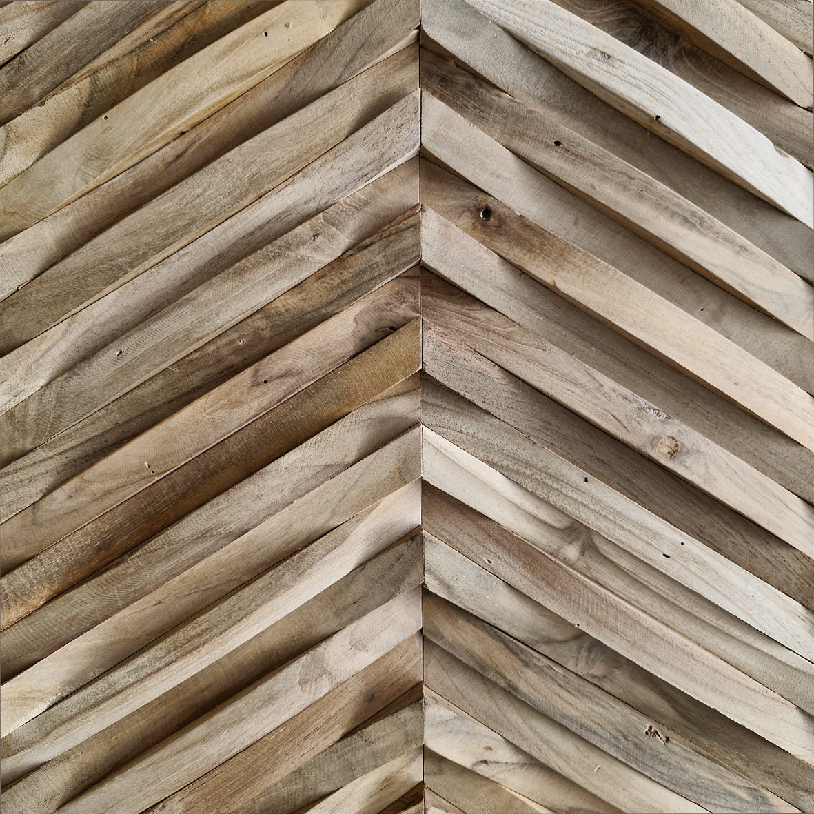 WAVE Holzverblender aus Teakholz, detailreiche Textur und natürliche Maserung, für stilvolle Wandgestaltung.