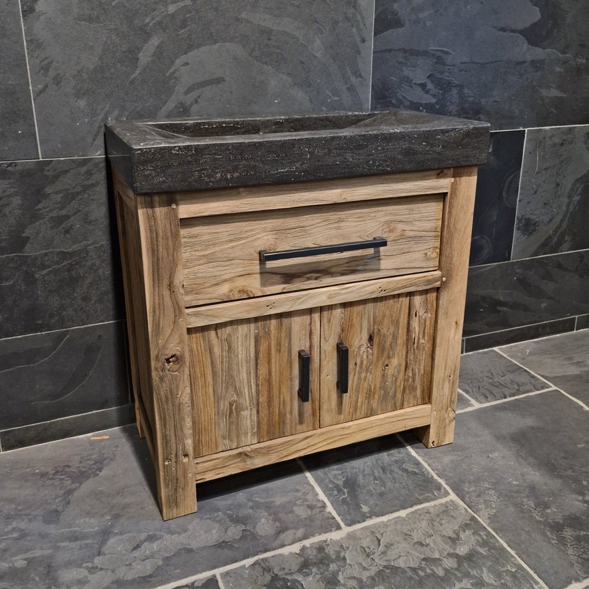 Badezimmerschrank aus recyceltem Teakholz, handgefertigter Unterschrank mit zwei Türen und glattem Blaustein-Waschtisch, rustikales Design, Maße 86 x 45 x 80 cm, einzigartiges Naturprodukt
