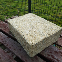 Granit Naturstein Quaderstein, TERRASSENPLATTEN von GRANIT GELB, gelber Naturstein für Terrasse und Garten, detailreiche Oberflächenstruktur
