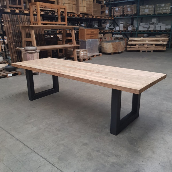 Industrie Design Esstisch aus recyceltem Teakholz mit Eisenfüßen - Industrial Esstisch Teak 280 x 100 x 78 - U - Form - Teakmöbel | Afrika Naturstein