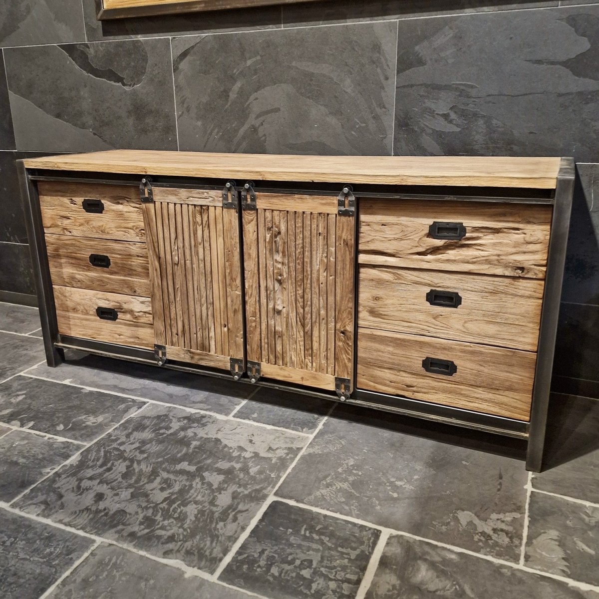Teakholz Unterschrank mit Spiegel, Teil des Badmöbel Sets von MOTANA, für moderne Badgestaltung, sichtbarer Schrank und Spiegel in Bild