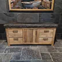 Moderner Unterschrank mit Waschtisch aus recyceltem Holz, Badgestaltung im rauen Naturlook, von BINTAN