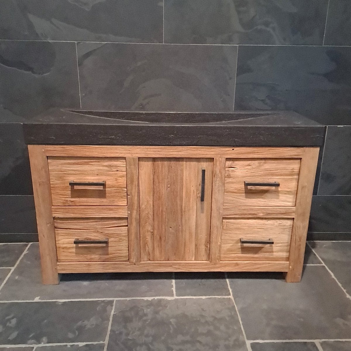 Moderner Bad-Unterschrank aus Teakholz mit glatter Oberfläche, ideal für moderne Badezimmergestaltung von BINTAN