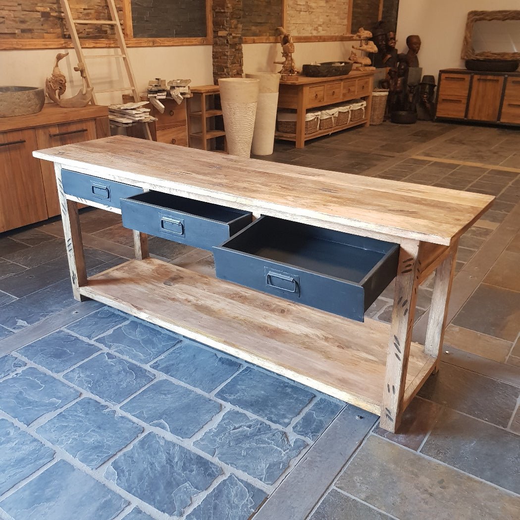 Rustikaler MADRAS Unterschrank aus recyceltem Teakholz für Badgestaltung, zeigt die natürliche Holzstruktur und modernes Design.
