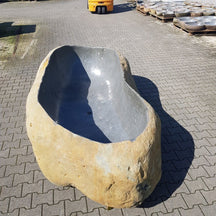 Freistehende Badewanne aus Flussstein von POSEIDON, Maße 286 x 145 x 60-70 cm, für moderne Badgestaltung.