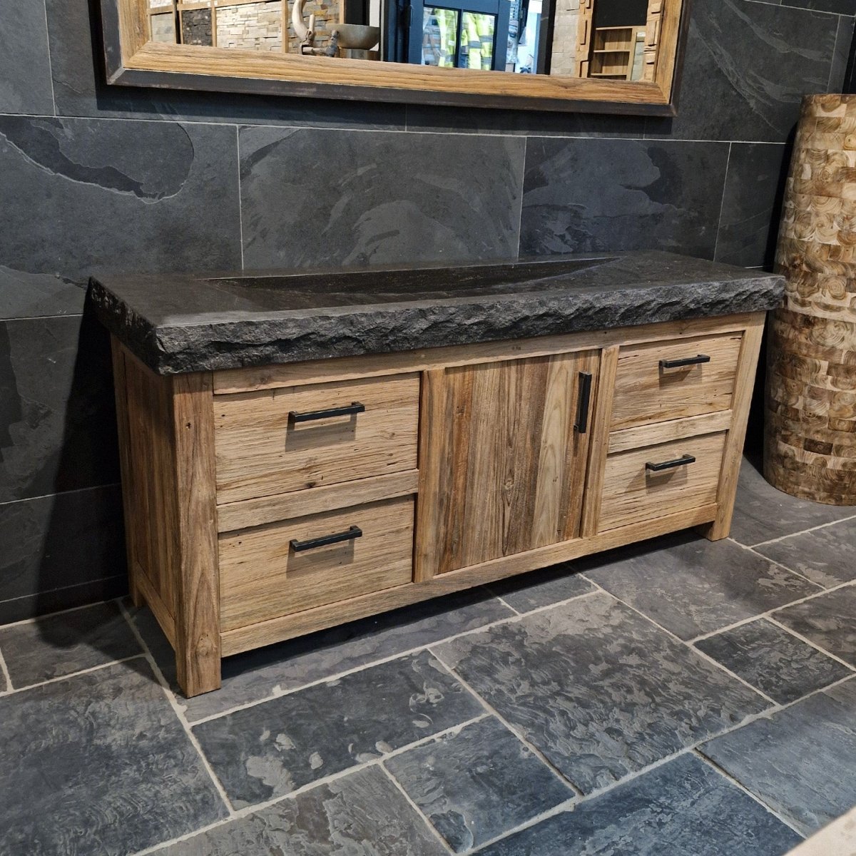 Moderner Unterschrank mit Waschtisch aus recyceltem Holz im rauen Naturlook, ideal für Badgestaltung, von BINTAN