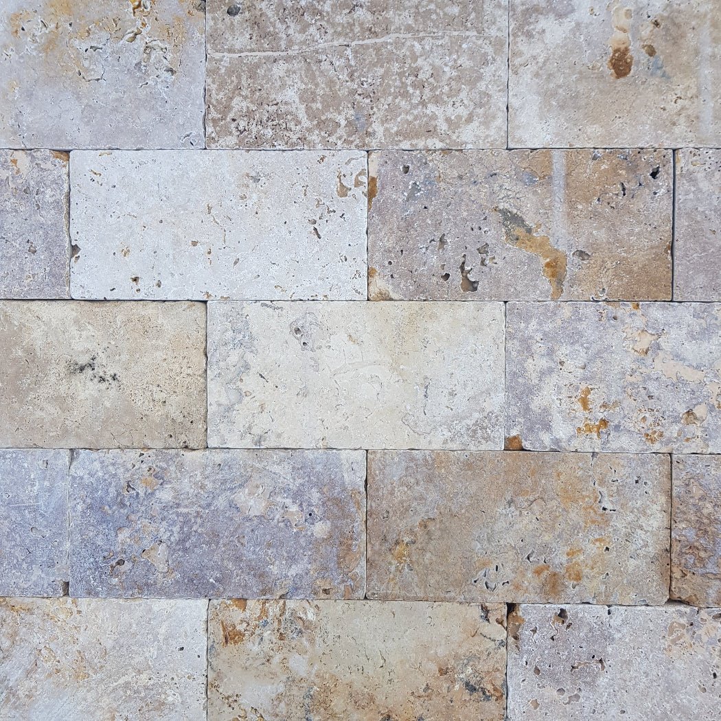 Naturstein Terrassenplatten aus Travertin Dark Mix, stabile und elegante Natursteinplatten für Terrassen im Außenbereich