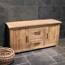 Moderner Badunterschrank aus Altholz von MADURA, natürliche Badgestaltung, pflegeleichter Holzschrank für das Badezimmer.