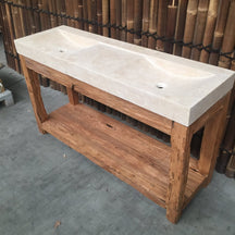 Doppelwaschtisch von Denpasar aus recyceltem Teakholz, stilvolle Badgestaltung mit Untertisch und eleganter Holzoberfläche.