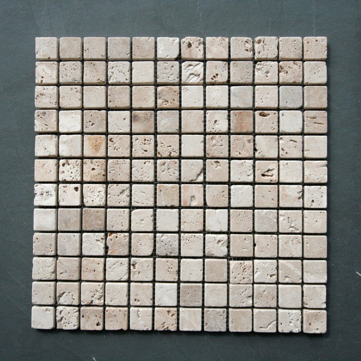 Naturstein Mosaikfliesen aus Travertin Light Medium, 2,2 x 2,2 cm, detailreiche Oberfläche, ideal für Wand- und Bodenbeläge