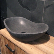 Schwarz lackiertes Aufsatzwaschbecken aus Terrazzo und Mineralguss, 60x40x18 cm, für moderne Badgestaltung.