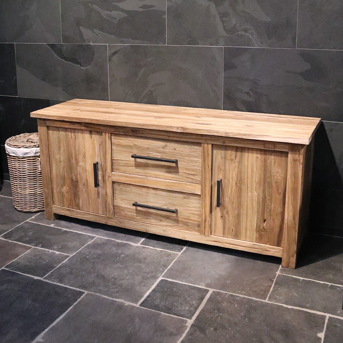 Moderner Badunterschrank aus Altholz von MADURA, natürliche Badgestaltung, langlebig und pflegeleicht, handgefertigt aus recyceltem Holz