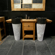 Massive Teakholz-Badmöbel mit zwei Standwaschbecken, 170 cm breit, elegantes Design für modernes Badezimmer.