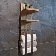 Wandregal aus Teakholz von HANDTUCHLEITER, natürliches Badaccessoire zur Wandmontage, zeigt Teakholz-Design und Wandbefestigung
