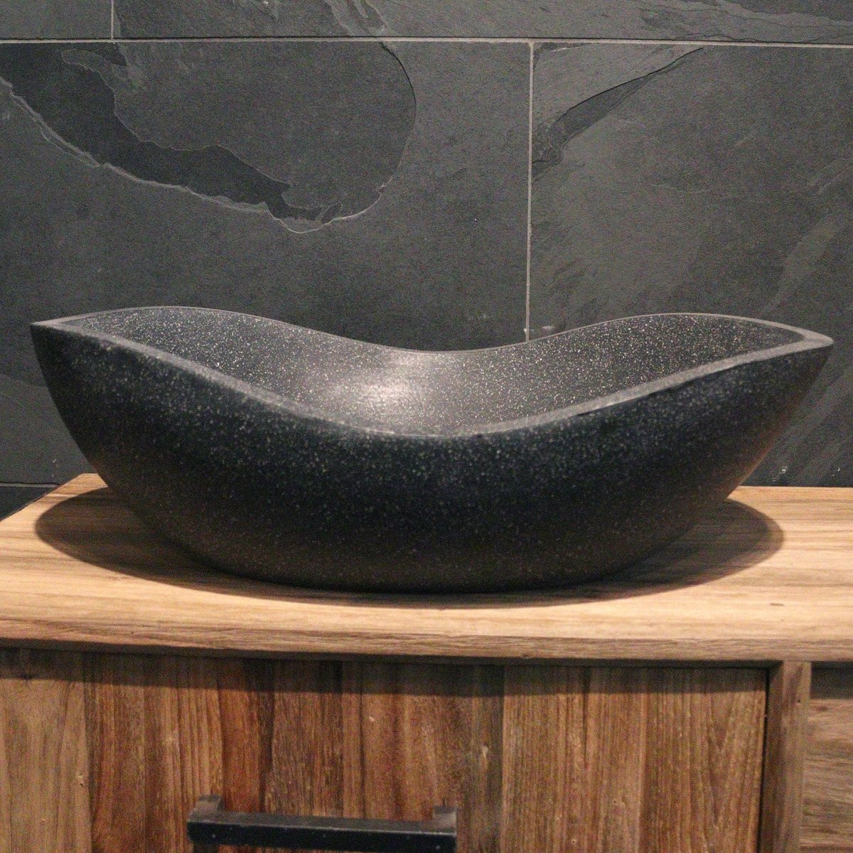 Schwarzes Aufsatzwaschbecken aus Terrazzo und Mineralguss, 60x40x18 cm, für moderne Badgestaltung, von THALASA