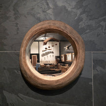 Moderner Badspiegel aus recyceltem Teakholz, Durchmesser 55 cm, mit stilvoller Badgestaltung, von WANDSPIEGEL
