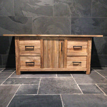 Badezimmermöbel mit Waschbeckenunterschrank aus recyceltem Holz, moderne Badgestaltung von BINTAN, stilvoll und umweltfreundlich.