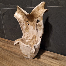 LADA Badgestaltung aus recyceltem Teakholz, unterschiedlich große Elemente, natürliche Holzoptik, von Körbchen.