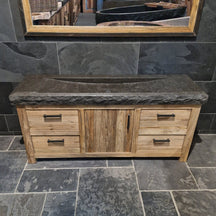 Unterschrank mit Waschtisch aus recyceltem Holz im rauen Naturlook, für moderne Badgestaltung von BINTAN.