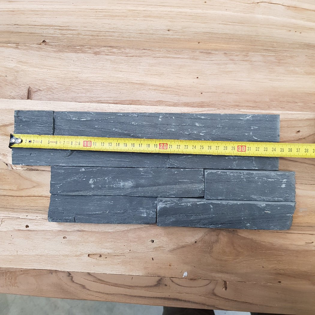 Naturstein Verblender aus Schiefer von CROSS CUT, detailreiche Wandverkleidung mit natürlichen Schiefersteinen.