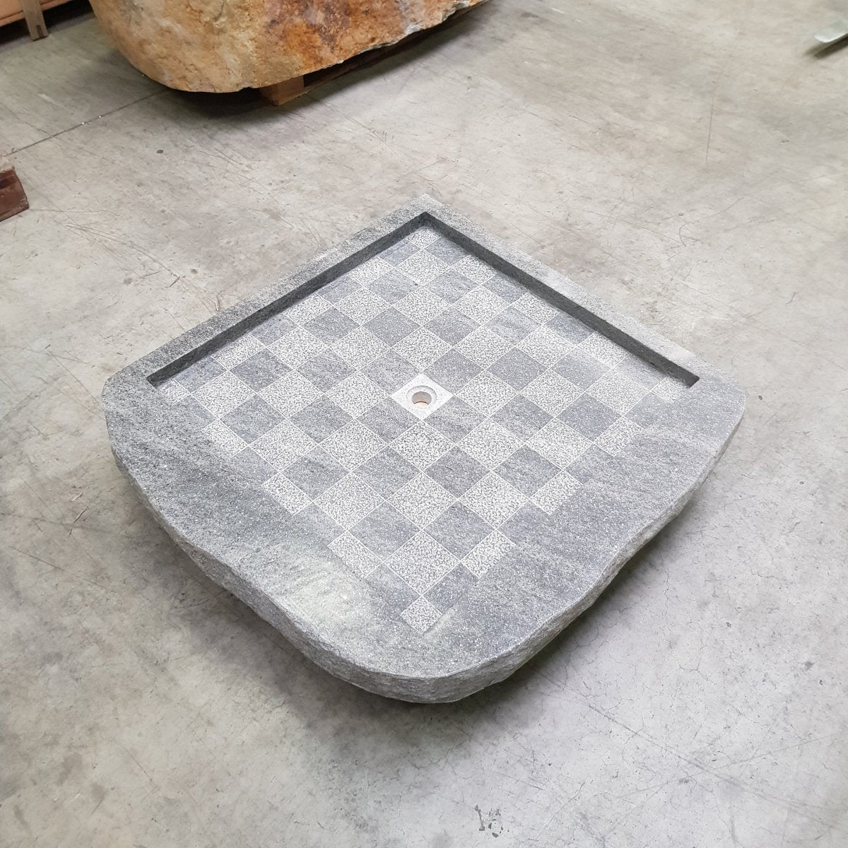 Achereon Flussstein-Duschwanne, Findling-Design, Badgestaltung, natürliche Duschtasse aus robustem Material, für modernes Badezimmer.
