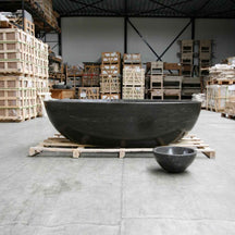 Freistehende Badewanne von IRIS, Blaustein, moderne Badgestaltung, weiße Badewanne aus langlebigem Material, stilvoll und funktional