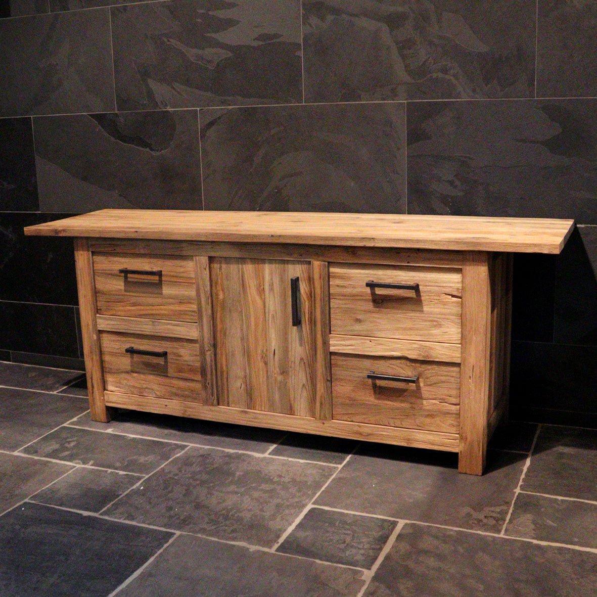 Badezimmermöbel mit Waschbeckenunterschrank aus recyceltem Holz, moderne Badgestaltung von BINTAN, stilvoll und umweltfreundlich