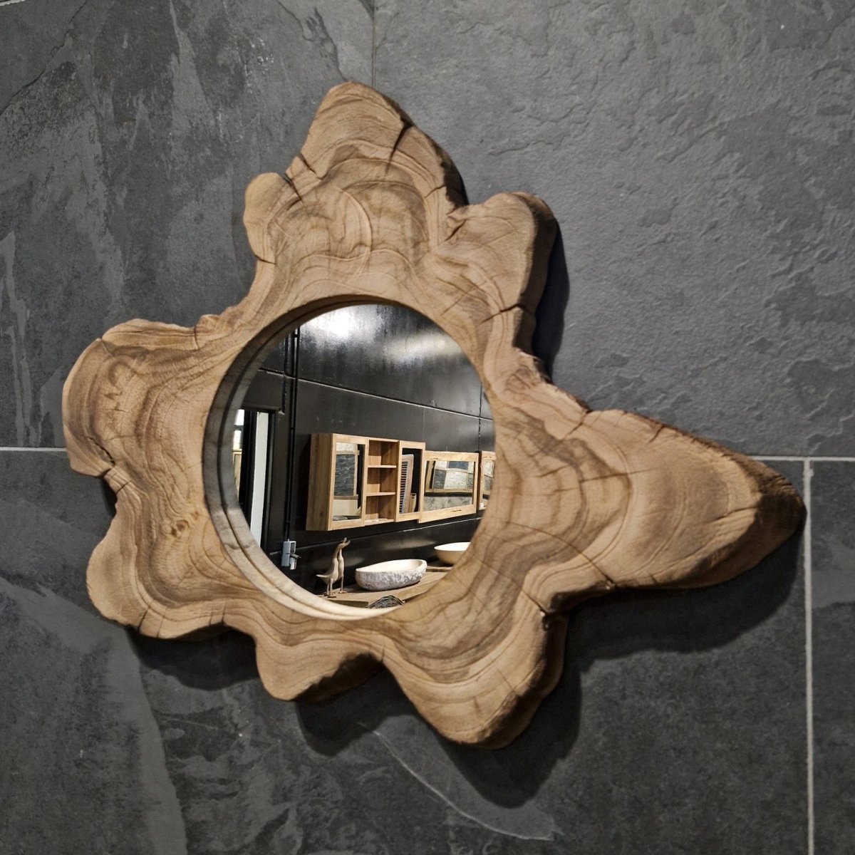 Runder Wandspiegel Badspiegel aus Baumstumpf mit verschiedenen Größen, ideal für modernes Badezimmerdesign, von Baumstumpf.