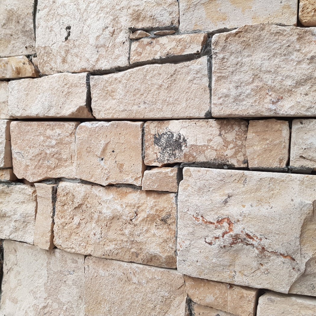 Naturstein-Verblender aus Kalkstein von BEIGE, unregelmäßige Steine für Wandgestaltung, natürliche Textur, rustikaler Look