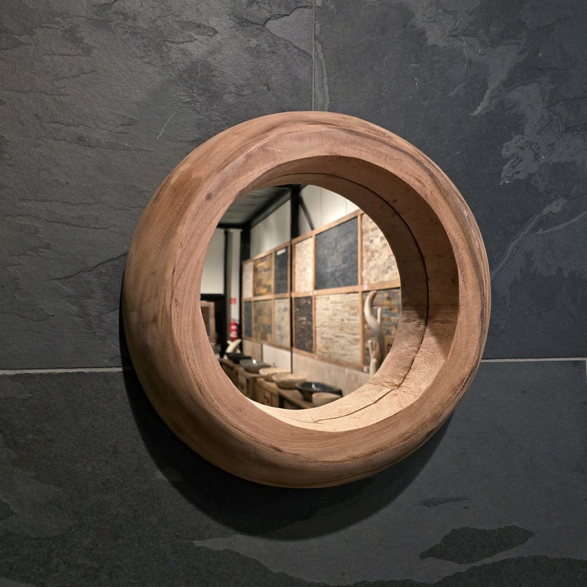 Badspiegel aus recyceltem Teakholz, runder Spiegel mit 40 cm Durchmesser und 8 cm Tiefe, moderne Badgestaltung von WANDSPIEGEL