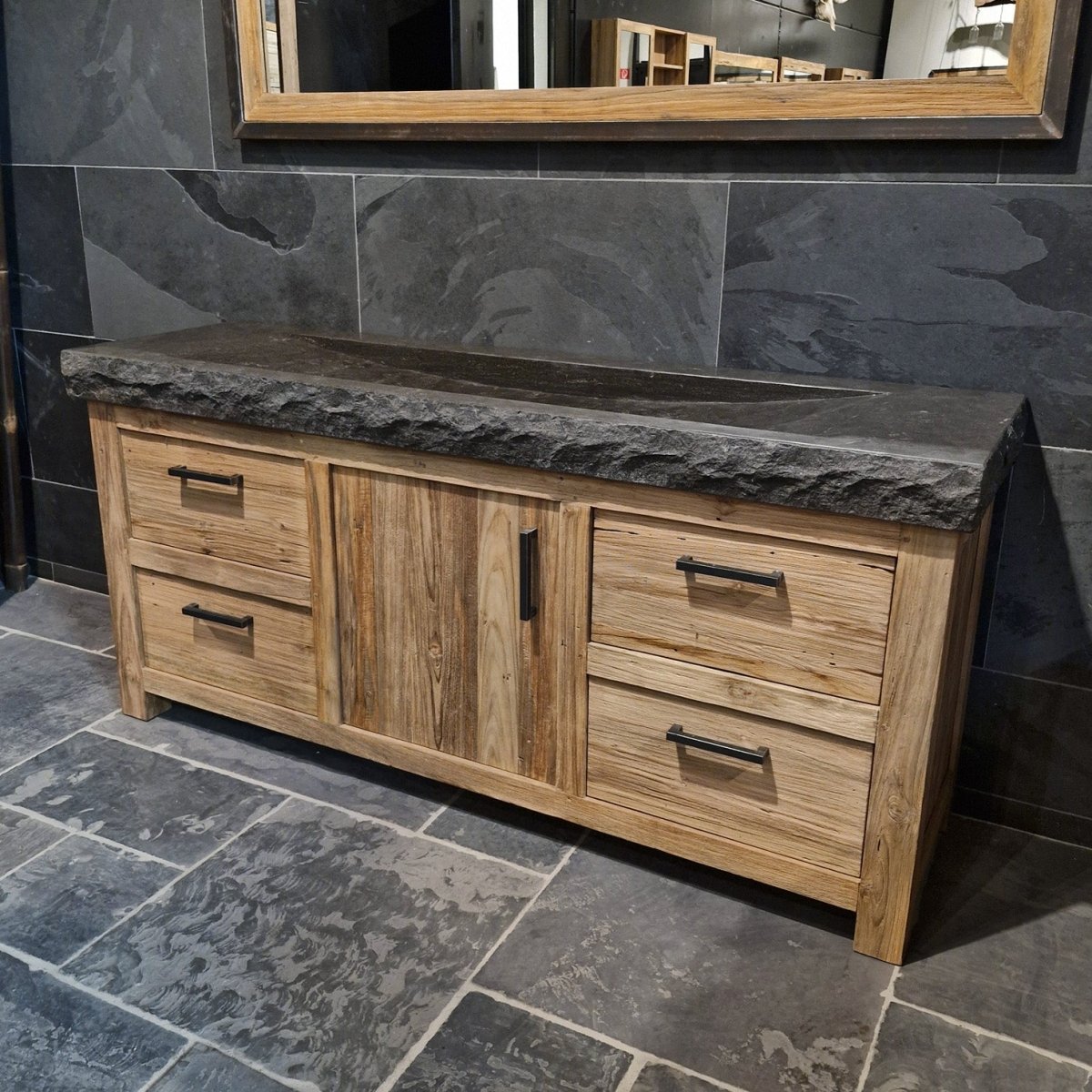 Unterschrank mit Waschtisch aus recyceltem Holz im rauen Naturlook, für Badgestaltung, von BINTAN, stilvoll und umweltfreundlich