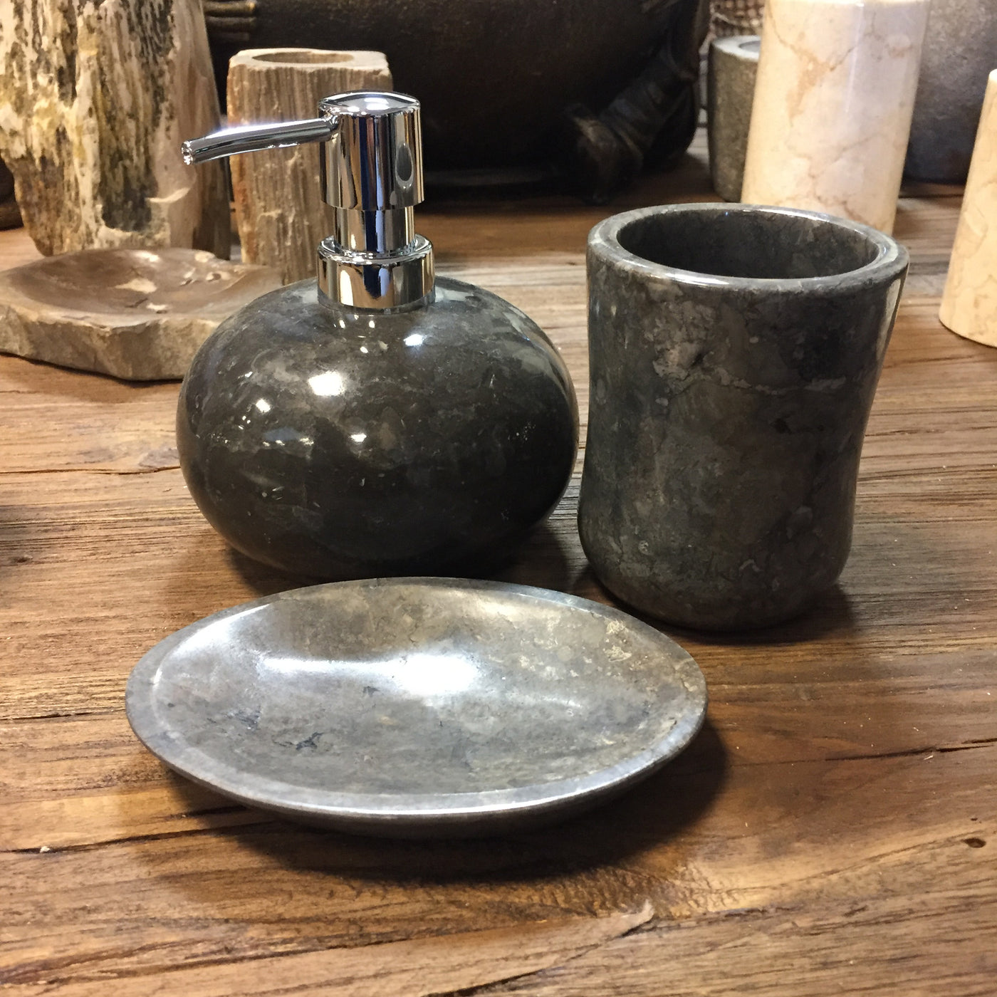 Schwarzes Marmor Badaccessoires-Set mit Seifenspender, Seifenschale, Zahnputzbecher, rund, 3-teilig, naturstein design