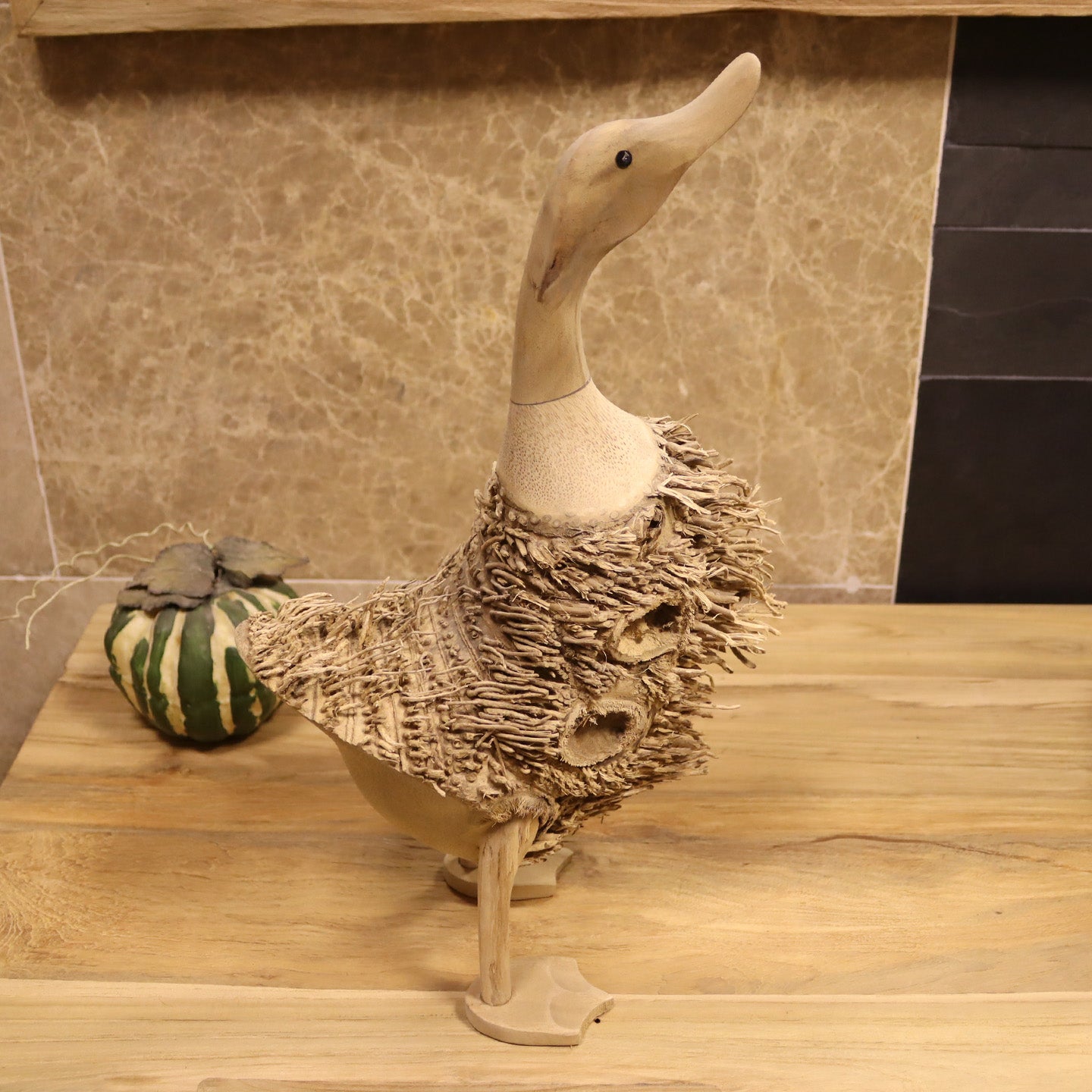 Decoratieve eend staand, "root duck"
