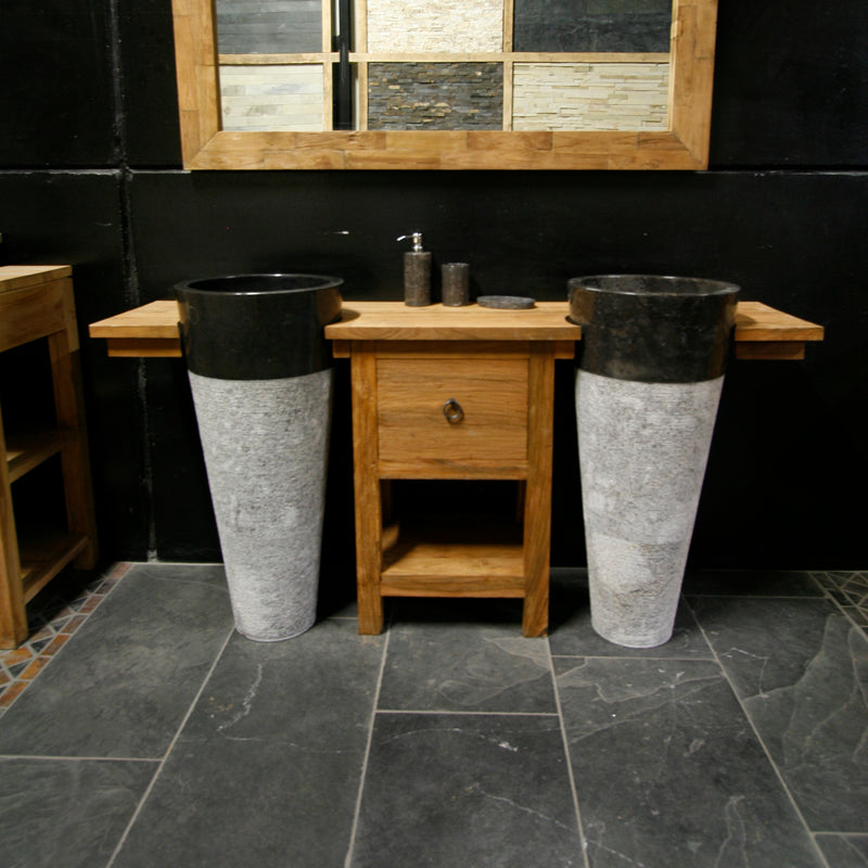 Zwei Waschbeckensäulen aus Marmor mit passendem Teak Schrank